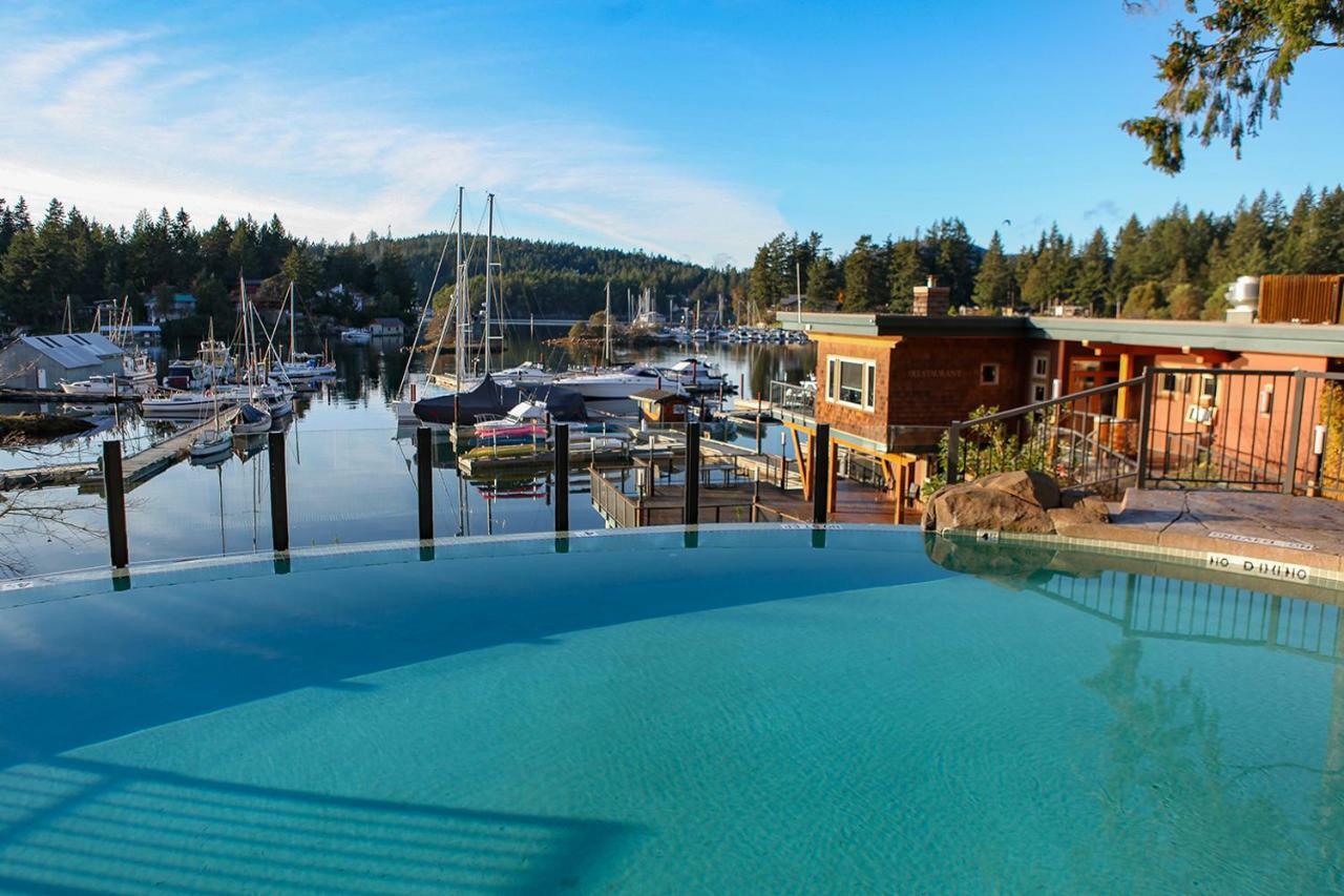 Painted Boat Resort Spa And Marina Madeira Park Exterior foto