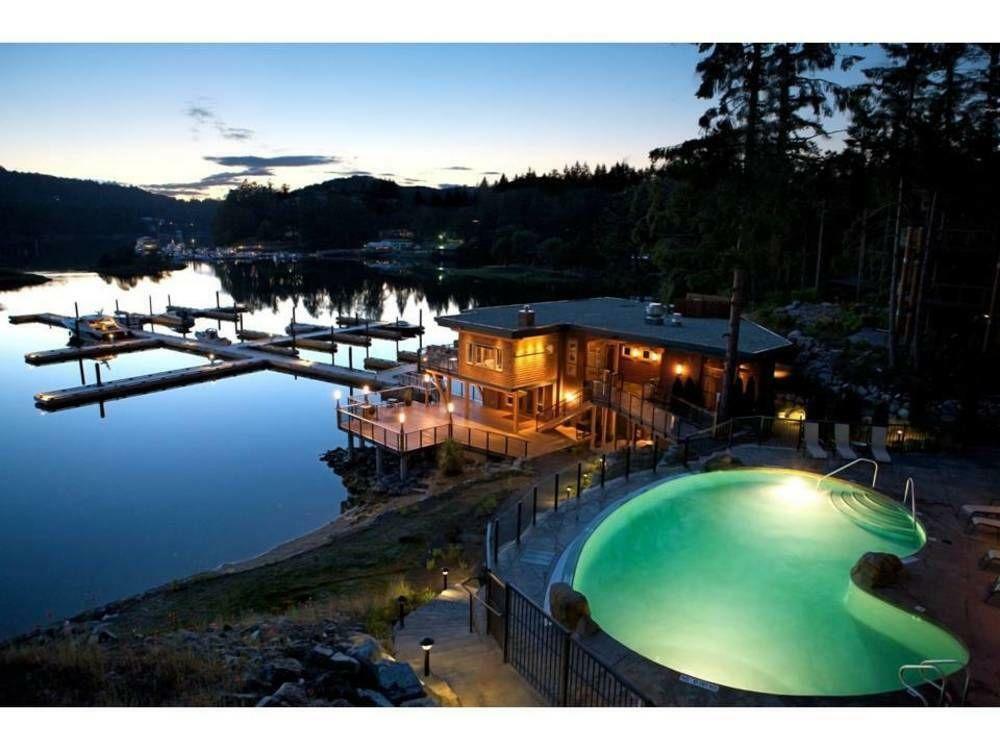 Painted Boat Resort Spa And Marina Madeira Park Exterior foto